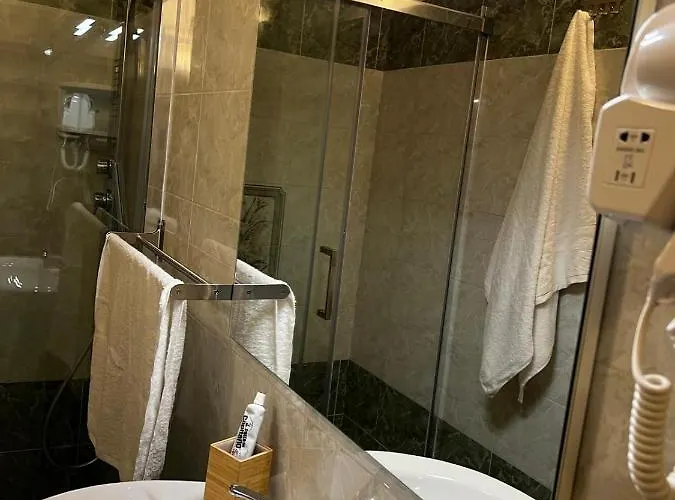 Code 1 Nocleg ze śniadaniem 4*